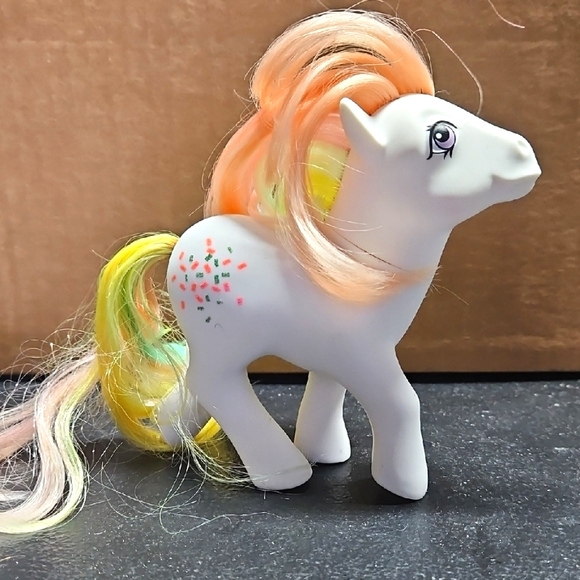 2013 Confetti Rainbow My Little Pony - Picture 1 of 3